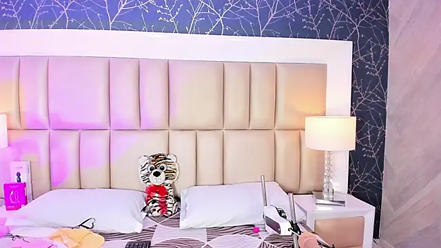 HatsaJones online show from February 28, 4:12 am