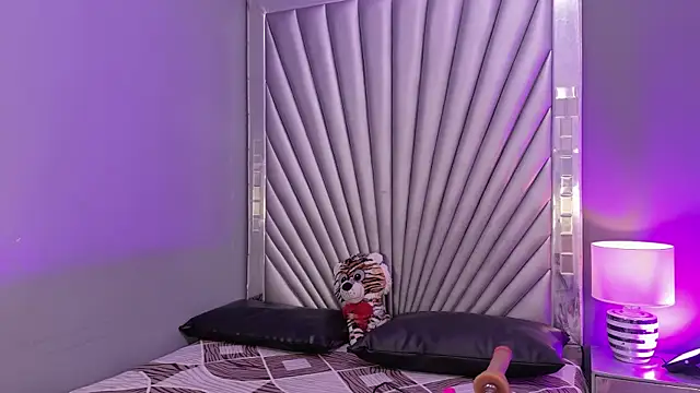 HatsaJones online show from April 5, 4:19 am