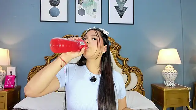 HatsaJones online show from February 18, 4:10 am