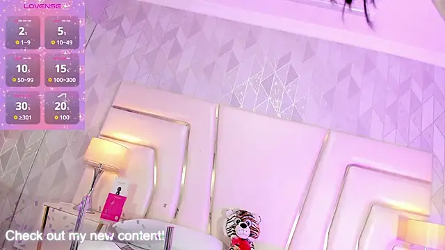 HatsaJones online show from March 10, 3:43 am