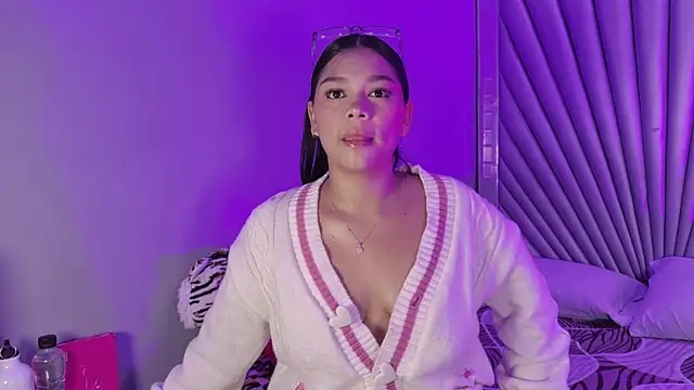 HatsaJones online show from April 9, 4:03 am