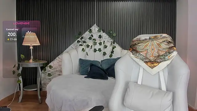 DaniCollinn  online show from December 1, 8:32 pm