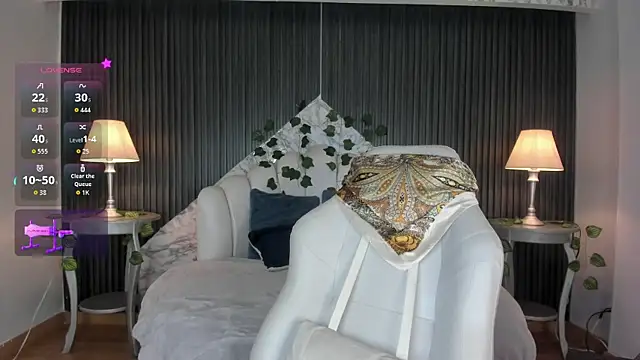 DaniCollinn  online show from December 5, 4:05 pm