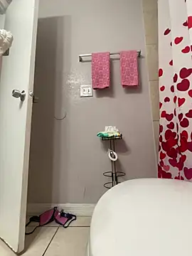 dmmeformerch online show from April 10, 3:41 pm