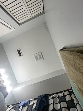 dmmeformerch online show from April 1, 3:09 pm