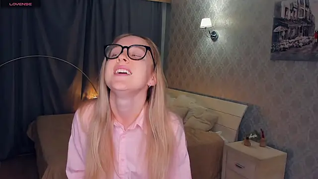 SoonMoor online show from November 12, 6:12 pm