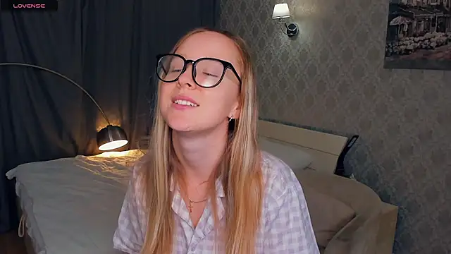 SoonMoor online show from October 20, 4:07 pm