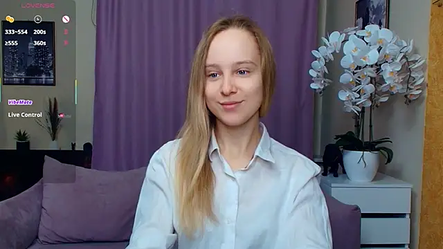 SoonMoor online show from April 8, 6:42 pm