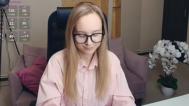 SoonMoor online show from November 30, 7:14 pm