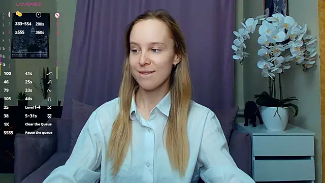 SoonMoor online show from April 2, 7:42 pm