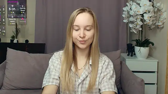 SoonMoor online show from December 20, 7:39 pm