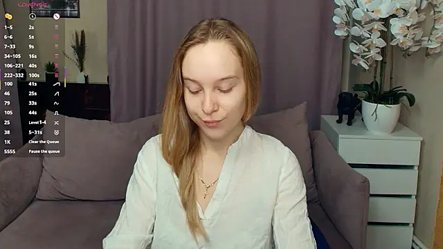 Snapshot of SoonMoor chatting on February 7, 7:00 pm SoonMoor online show from February 7, 7:00 pm