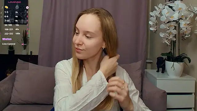 Snapshot of SoonMoor chatting on February 25, 7:25 pm SoonMoor online show from February 25, 7:25 pm