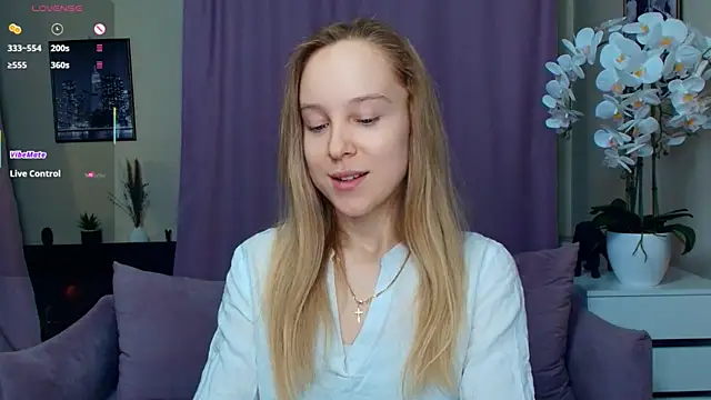 SoonMoor online show from April 10, 6:48 pm