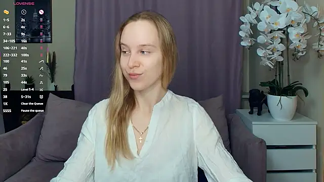 Snapshot of SoonMoor chatting on February 19, 7:11 pm SoonMoor online show from February 19, 7:11 pm