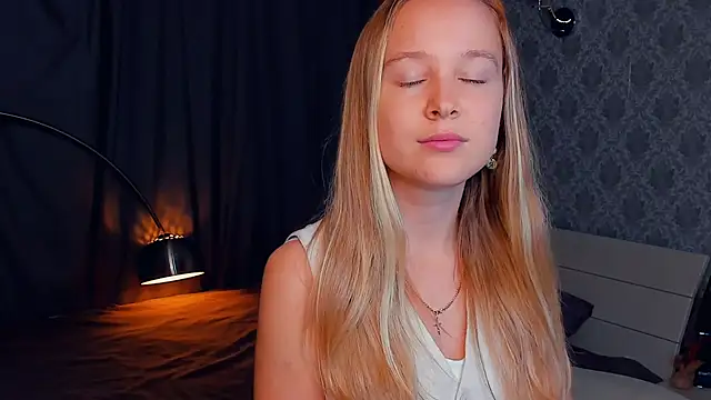 SoonMoor online show from September 9, 6:06 pm