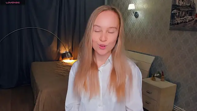 SoonMoor online show from November 8, 6:11 pm