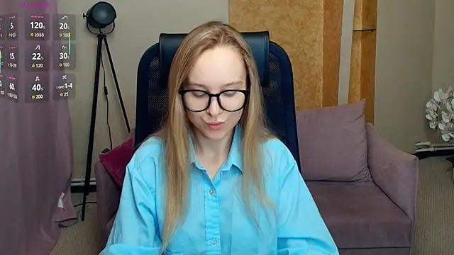 SoonMoor online show from December 14, 6:57 pm