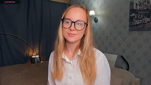 SoonMoor online show from October 27, 7:04 pm