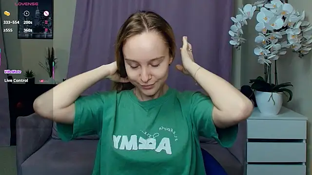 SoonMoor online show from April 4, 6:36 pm