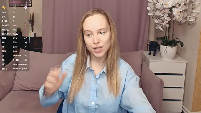 Snapshot of SoonMoor chatting on February 2, 7:02 pm SoonMoor online show from February 2, 7:02 pm