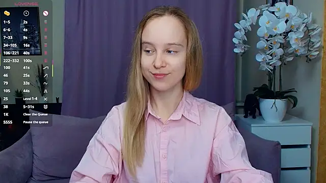 SoonMoor online show from April 11, 6:33 pm