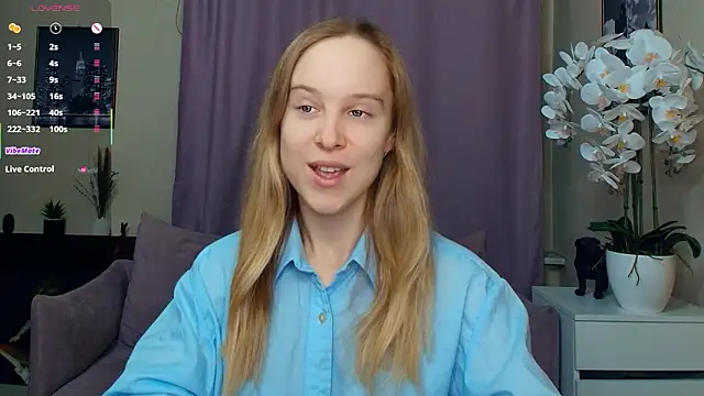 Snapshot of SoonMoor chatting on February 27, 7:14 pm SoonMoor online show from February 27, 7:14 pm