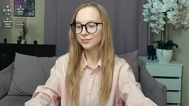 SoonMoor online show from December 21, 7:04 pm