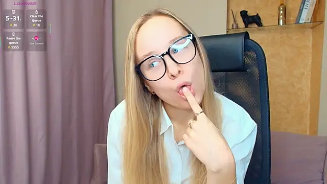 SoonMoor online show from November 27, 7:25 pm