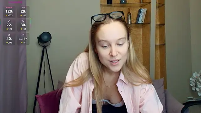 SoonMoor online show from December 13, 8:04 pm