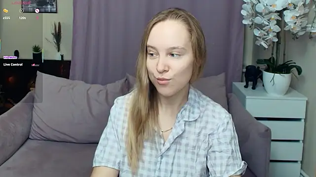 Snapshot of SoonMoor chatting on January 18, 6:55 pm SoonMoor online show from January 18, 6:55 pm