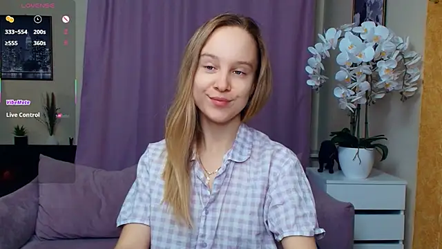 SoonMoor online show from April 9, 6:36 pm