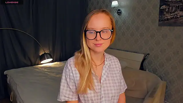 SoonMoor online show from October 18, 5:26 pm