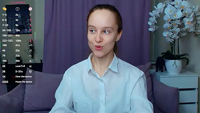 SoonMoor online show from April 12, 6:44 pm