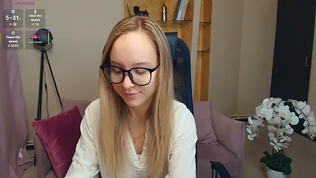 SoonMoor online show from November 28, 7:03 pm