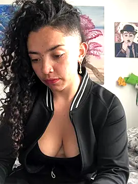 Snapshot of Paris_11 chatting on November 24, 6:08 pm Paris 11 online show from November 24, 6:08 pm