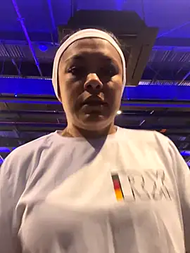 Snapshot of TiffanyyLam chatting on October 15, 10:23 am TiffanyyLam online show from October 15, 10:23 am