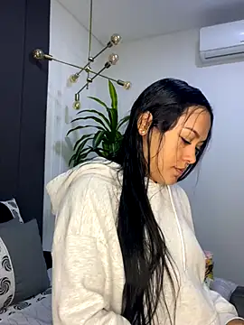 Snapshot of TiffanyyLam chatting on October 4, 11:12 am TiffanyyLam online show from October 4, 11:12 am