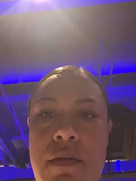 Snapshot of TiffanyyLam chatting on November 5, 10:29 am TiffanyyLam online show from November 5, 10:29 am