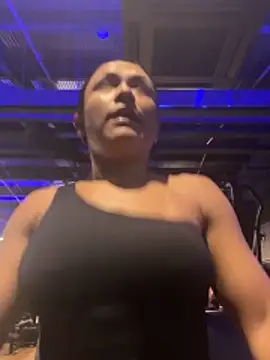 Snapshot of TiffanyyLam chatting on October 28, 10:14 am TiffanyyLam online show from October 28, 10:14 am