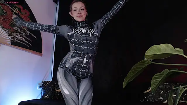 Ellyuwuw online show from June 1, 1:17 am