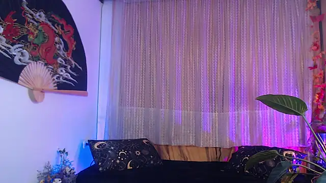 Ellyuwuw online show from April 10, 11:56 pm