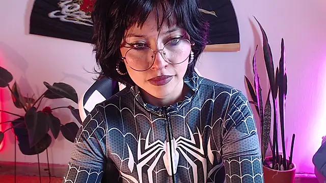 Ellyuwuw online show from March 5, 7:43 pm