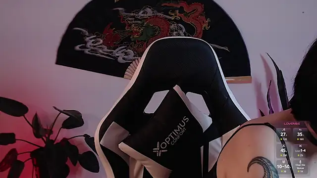 Ellyuwuw online show from February 13, 12:21 am