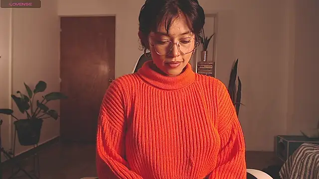 Snapshot of Ellyuwuw chatting on November 21, 1:59 am Ellyuwuw online show from November 21, 1:59 am