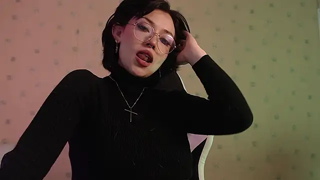 Snapshot of Ellyuwuw chatting on December 17, 12:04 am Ellyuwuw online show from December 17, 12:04 am