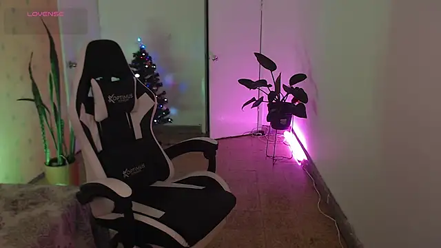 Ellyuwuw online show from December 21, 10:54 pm