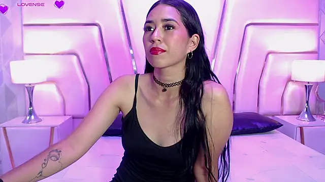 Snapshot of VioletPons chatting on October 28, 7:35 pm VioletPons online show from October 28, 7:35 pm