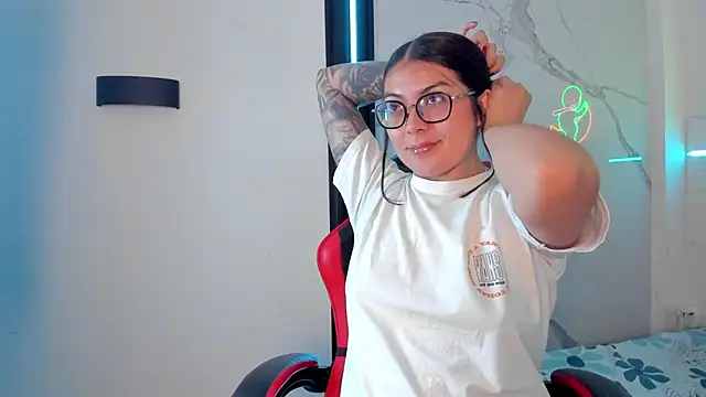 Snapshot of LolaXXXperience chatting on September 24, 11:17 am LolaXXXperience online show from September 24, 11:17 am