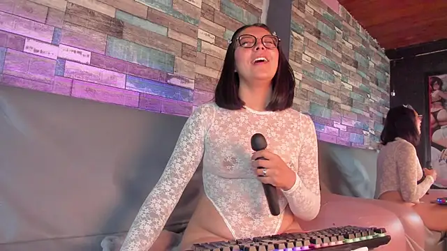 Snapshot of LolaXXXperience chatting on October 2, 11:35 am LolaXXXperience online show from October 2, 11:35 am